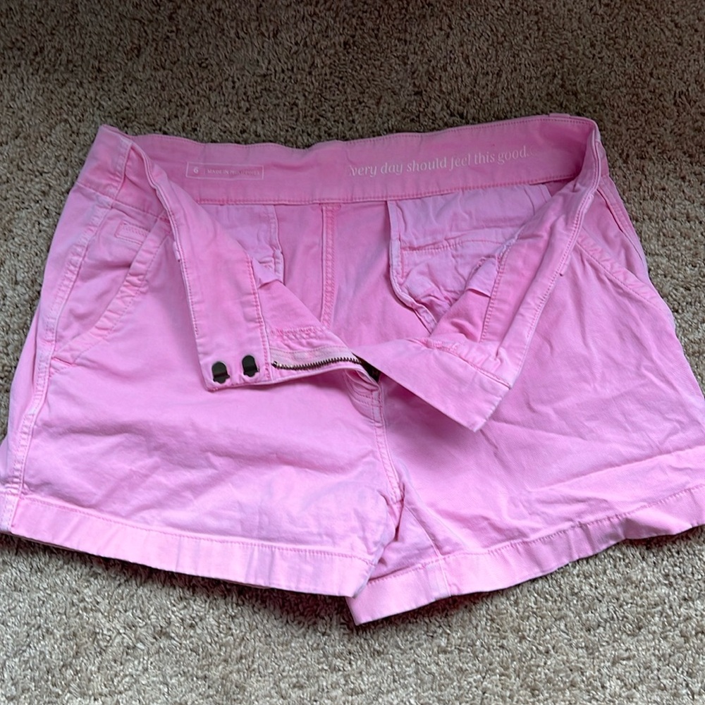 Hot pink vineyard vines shorts